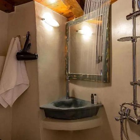 Exi Castle Гостевой дом Emporio (Santorini)
