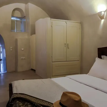 Exi Castle Pensión 4*