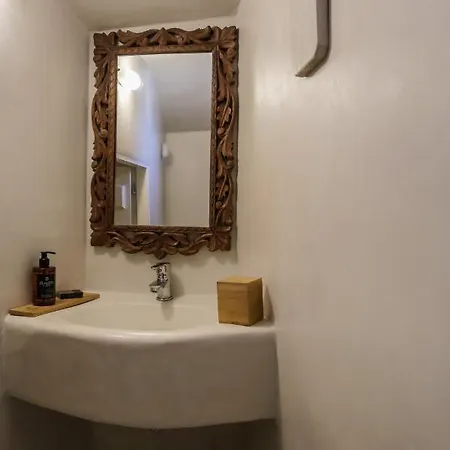 Exi Castle Pensión Emporio (Santorini)