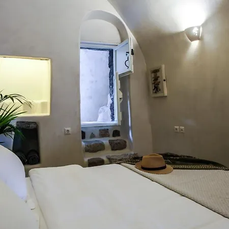 בית הארחה Exi Castle 4*