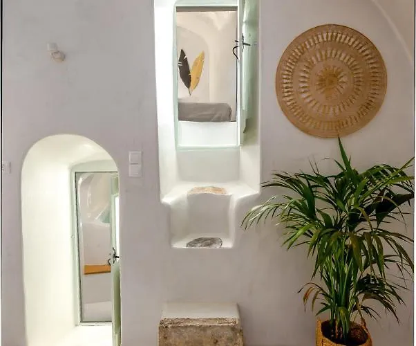 Exi Castle Konukevi Emporio (Santorini)