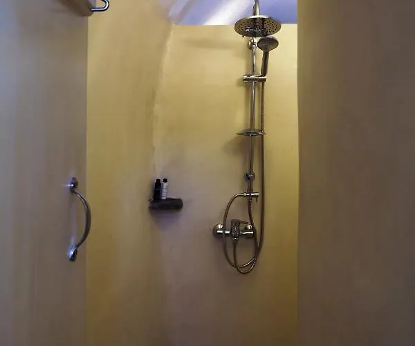 بيت ضيافة Exi Castle